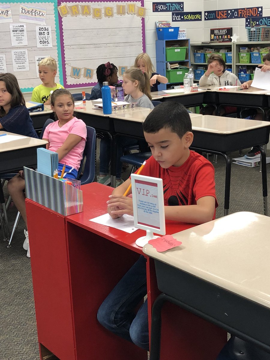 Go4thKES's tweet photo. @KESDragons 4th graders are being the ONES to feel special when they earn a week at the VIP desk! #KESBetheOne https://t.co/WHxmb0Skf4