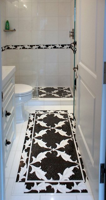 NewRavennaUSA's tweet photo. A5: Agreed, #kbtribechat. Black is timeless and our clients know that 🙌 We see a lot of black (and white!) used in both the #kitchen and the #bathroom. #kitchendesign #kitchendecor #bathroomtheme #bathroominspiration #NewRavenna https://t.co/ttt4MgM5UT