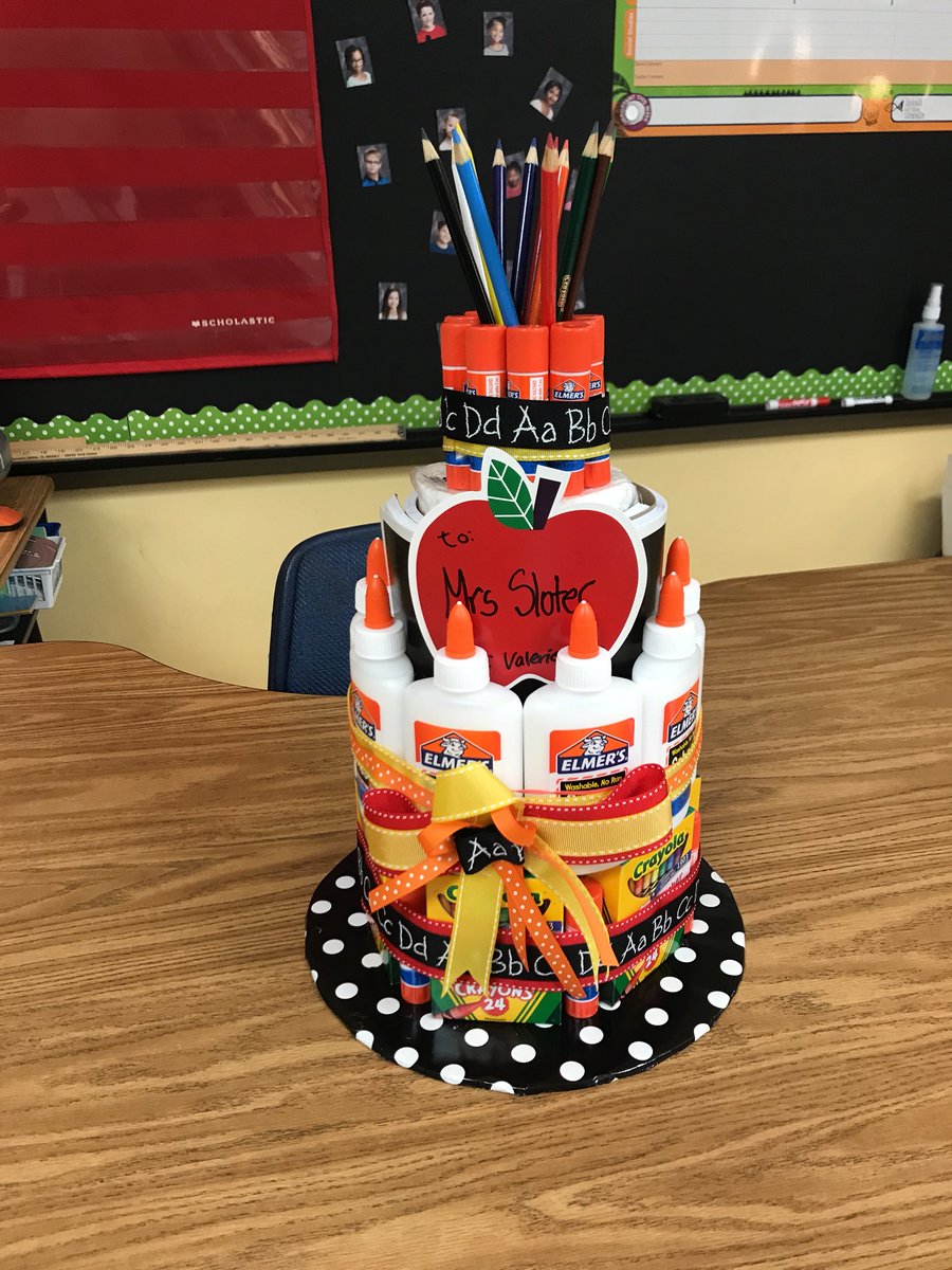 Slotermichelle's tweet photo. I’m such a lucky teacher. Check out the amazing “supply cake” I received from a student. https://t.co/1uC32HaoFW