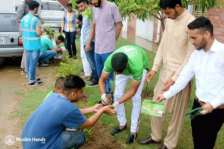 MA_TAJWAR's tweet photo. Plantation in #(MUST) AJK, Pakistan.
#Planted many palnts in MUST main campus.#Gifted plants to #theFaculty and #Students.
Thank you #Muslim Hands Mirpur
#Green Society MUST 
Dr. Raja Tahir Mahmood. 
Hussnain Sajjad Mughal (Muslim Hands Mirpur) 
@MH_Mirpur
#MakeMirpurGreen https://t.co/ZaDmCfoLms