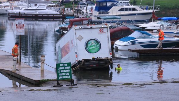 CTVLondon's tweet photo. Truck driver follows GPS right into Lake Huron
https://t.co/VwnQg7W2Nk https://t.co/cT1AURJHwP
