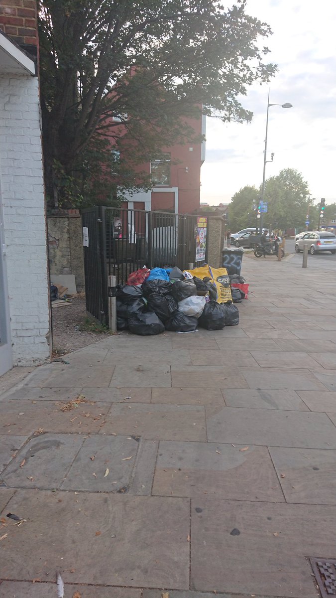msllama's tweet photo. This seems to be a permanent fixture on Langdale Parade, Mitcham. The A4 sign advising that fly tippers can be prosecuted isn't working. Can something more be done? @VeoliaUK @Merton_Council #MuckyMerton https://t.co/gX9FfcSyNi