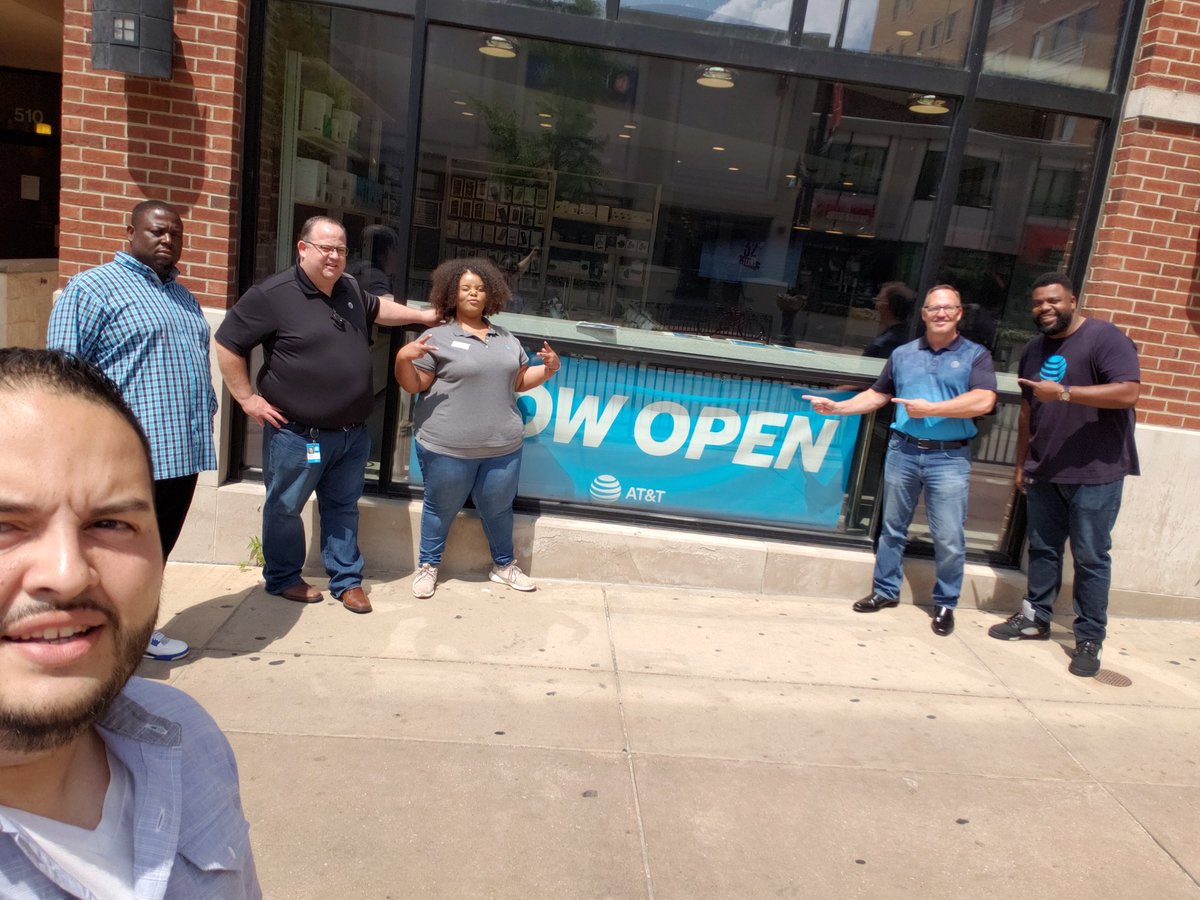 glm_warriors's tweet photo. @CampUlc is ready for the big student rush as @joe_boxer44 swings by for a visit! Great store with great leaders! @fjdevereux @TomMonahan10 @JohnRiveraGLM @GreaterLakesMkt 

#NapientekNation #IntegratedWarriors #ULCChampaign https://t.co/l3vq5To7XU