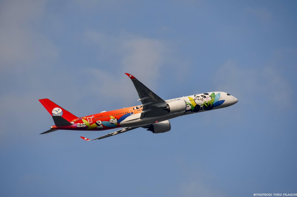 First Sichuan Airlines Airbus A350 on its delivery flight from toulouse #SichuanAirlines #airbus #toulouse #a350sichuan