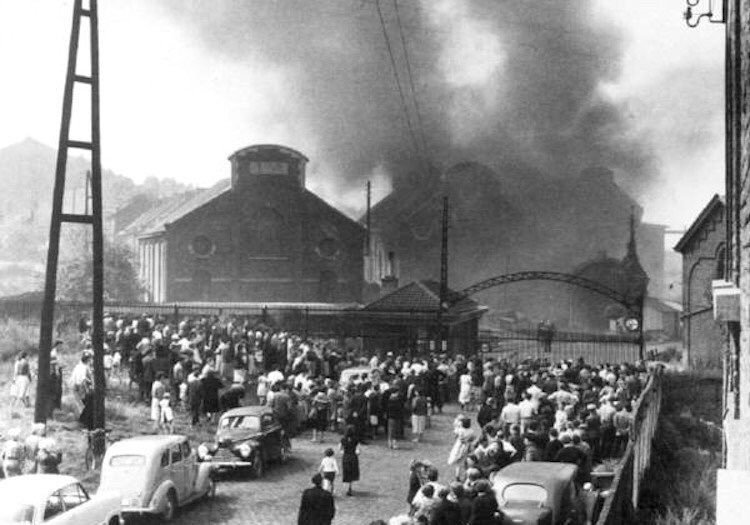 officialmaz's tweet photo. 62 anni fa.
Un incendio un una miniera belga.
262 morti.
167 erano migranti, 136 erano italiani.
Per non dimenticare.
#Marcinelle https://t.co/wUD6tbkBXL