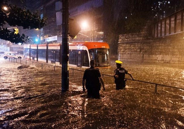 Close call for two men in flooded elevator during heavy rain in Toronto  ottawamatters.com/national-news/… https://t.co/7ZzPC6tlXi