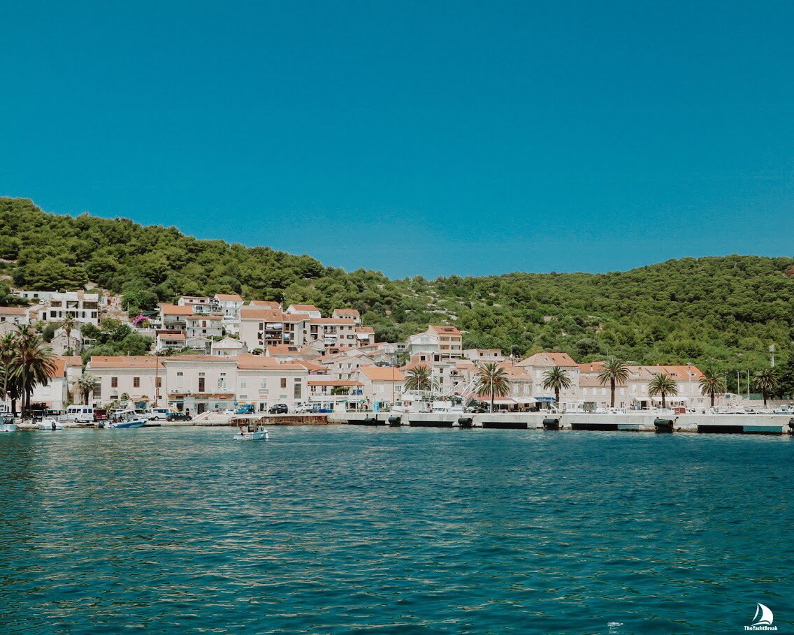 TheYachtBreak's tweet photo. Have a great vacay everyone! 💚 
.
.
.
#theyachtbreak #sailingisfun #sail #traveldeeper #surroundmewithwater #vacationwolf #theglobewanderer #passionpassport #roamtheplanet #traveltagged #travelawesome #lovefortravel
#nothingisordinary #seeksimplicity #flashesofdelight https://t.co/lJ1snh1zdM