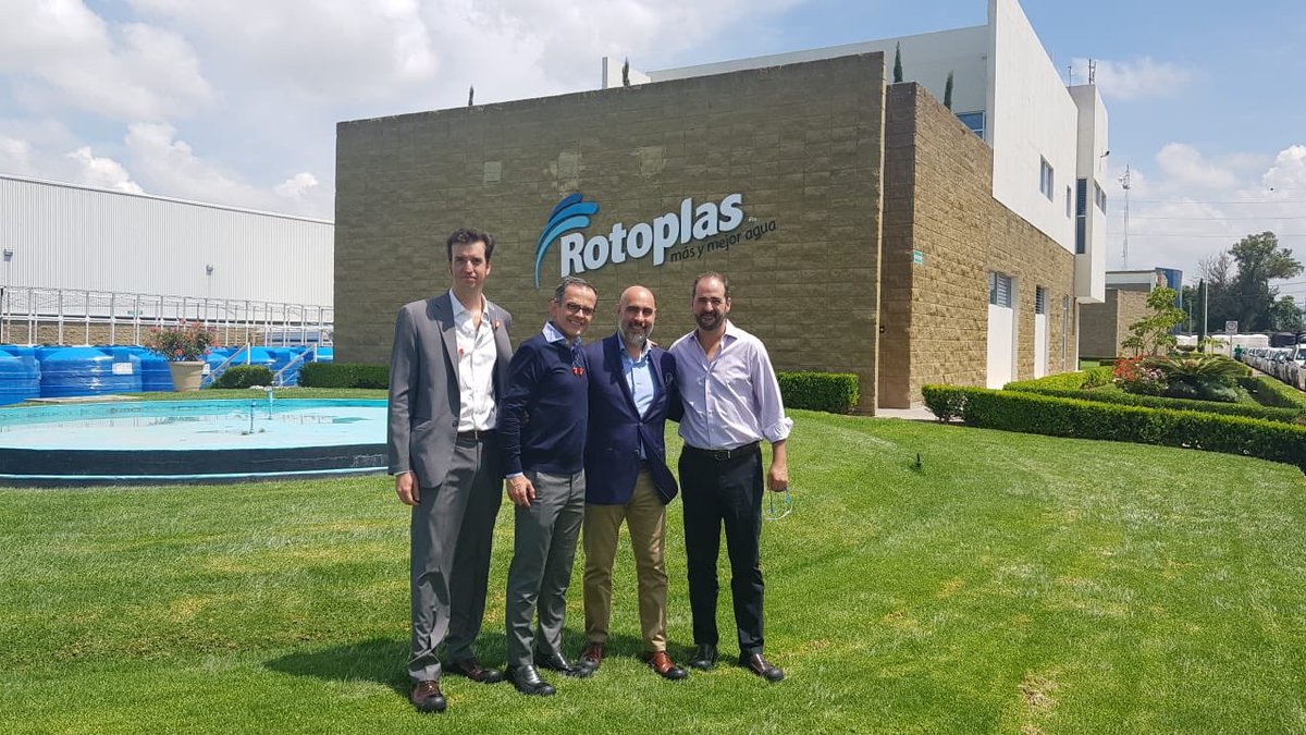 ARGenMexico's tweet photo. El Embajador @ezesabor visitó las planta de la empresa Rotoplas en León, Guanajuato, y mantuvo una reunión de trabajo para analizar el futuro de las inversiones que la empresa tiene en #Argentina #AbriendoMercados https://t.co/u0KxKwuJhv