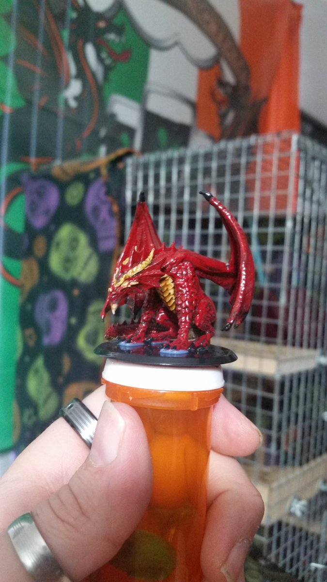 TAChoppers's tweet photo. Here @Wizards_DnD Ive fixed the @lootcrate dice holder you made it needed a little paint #dungeonsanddragons #miniaturepainting #DnD #Critters https://t.co/Ga6N0uNqM5