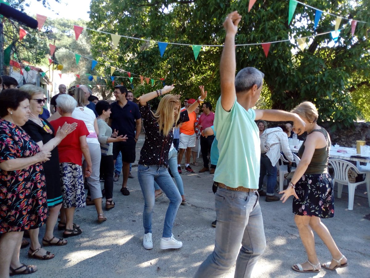 reyesprados's tweet photo. Porque no podemos olvidar que detrás de cada fiesta siempre hay una gran historia hoy conocemos la de Joaquín y la de Manolo, la de Iginia, la de Eulalio... y más sorpresas que nos esperan en Santa Ana La Real (Huelva) a partir de las 22:30 en Canal Sur. #adf11 https://t.co/cMKK2sb6pS