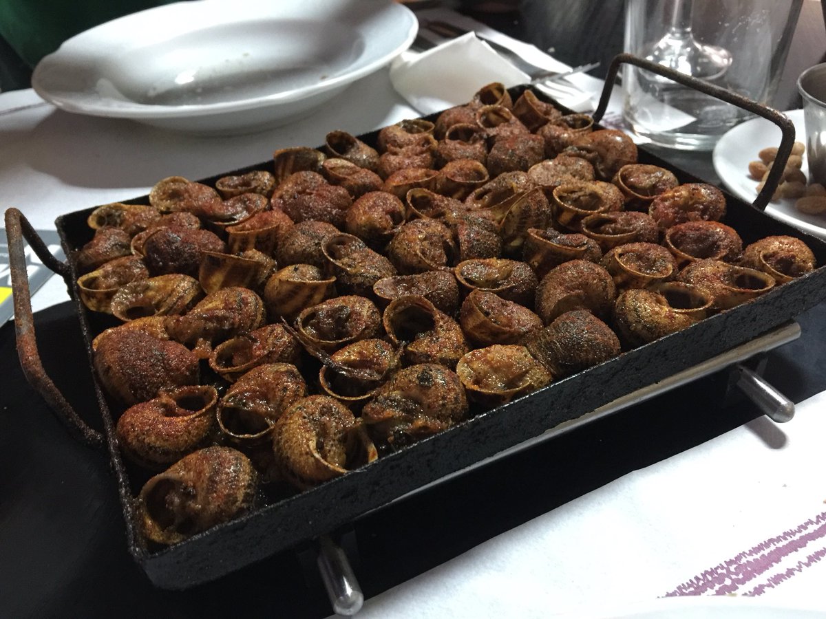the_neter_'s tweet photo. Visita a #agramunt hi ha algo millor @TorronsVicens i @XocolataJolonch ?? Siiiii!! Els #cargols de #larepesca a vegades on menys t’ho esperes trobes les millors coses! @tilkibu https://t.co/1YCkpZZfSt