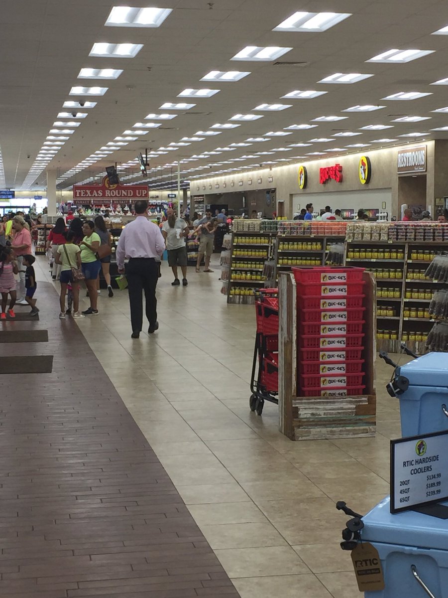 MarcRyanOnAir's tweet photo. Buc-ees. Gas Station. Never seen anything like it. Must be a Texan now.
#YoullNeverForgetYourFirst https://t.co/mkHj6WR27l