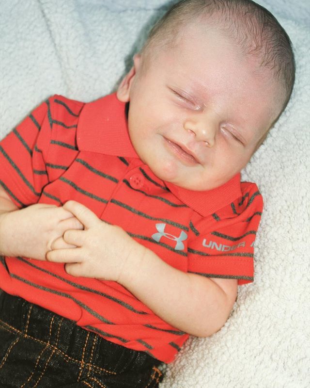 bumblebree10's tweet image. We love our sweet boy! This little guy has changed our lives for ever ❤️ #cashtonlee #2weeksold