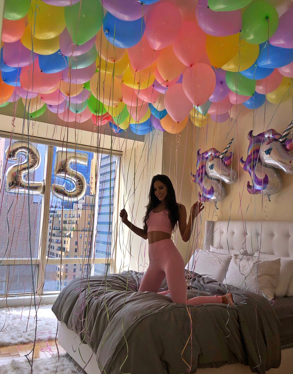 JenSelter's tweet photo. 🎈 https://t.co/trCjSFkpcA
