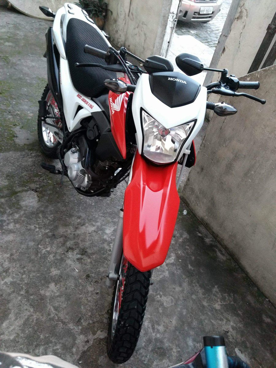 Neguittoo's tweet photo. ~ Pique Twitter mesmo 📸
Dia e noite da malvada 🏍️💨 @iLoveMotoos https://t.co/EgFAULFVo2