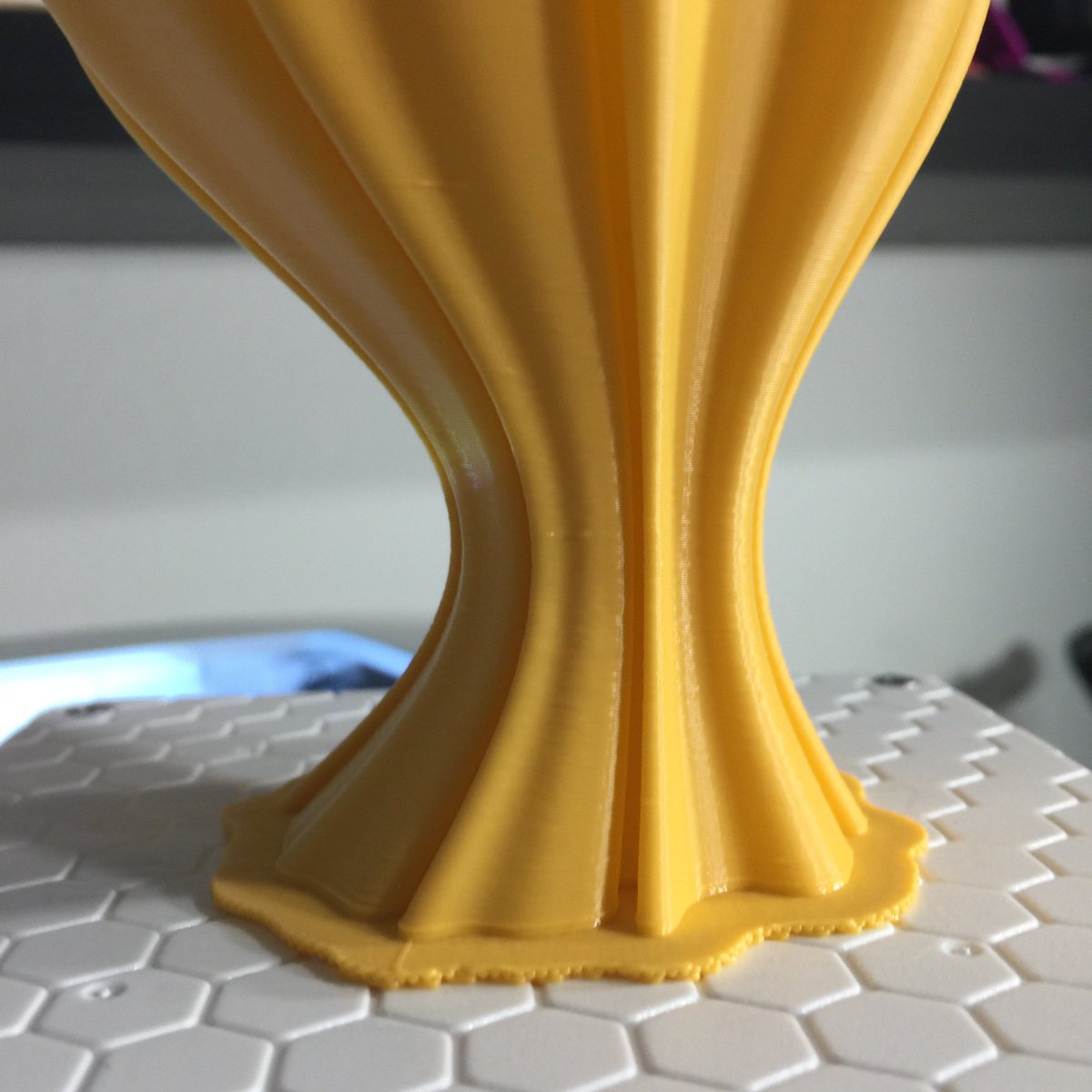 JRansomWright's tweet photo. A little bit of the #WaveyWednesday, this awesome model by @ferjerez3d was printed on the YAN 3D Printer from #FurlingTechnology at 0.20mm layer height in Vase Mode and turned out stellar. This little printer continues to impress. https://t.co/ErrtQ699u5