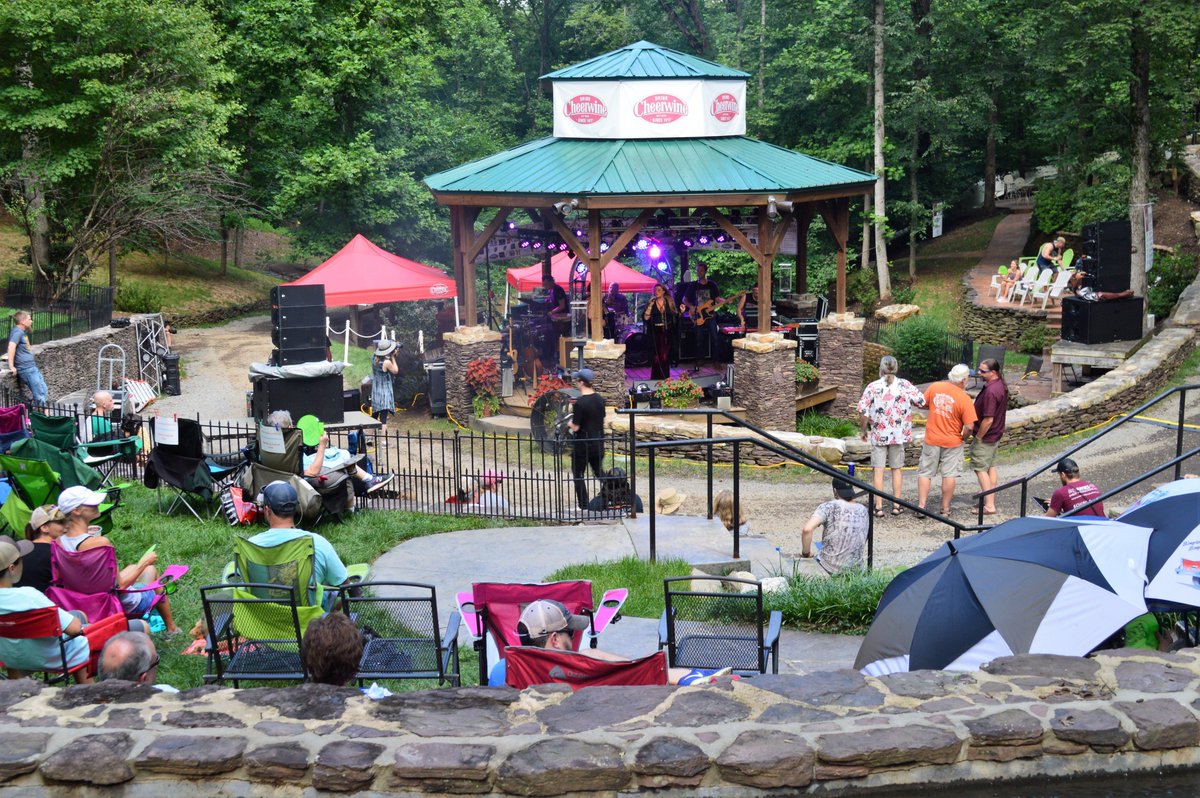 ♥️RT <a href="/NCMusicFests/">Carolina Music Festivals</a>: Never been to <a href="/Reevestockmusic/">ReevestockMusicFest</a> in #Elkin? It's held in a two very nice venues: a unique amphitheater park and a restored downtown theater. Check out our profile and make plans for next August - carolinamusicfests.com/reevestock.html