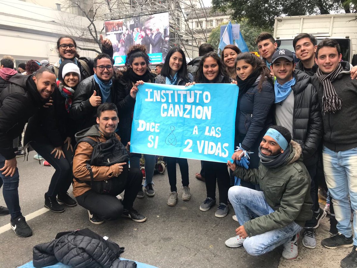 Oramos y clamamos que el favor de Dios sea sobre Argentina!
#SalvemosLas2Vidas 
#ArgentinaDefiendeLaVida