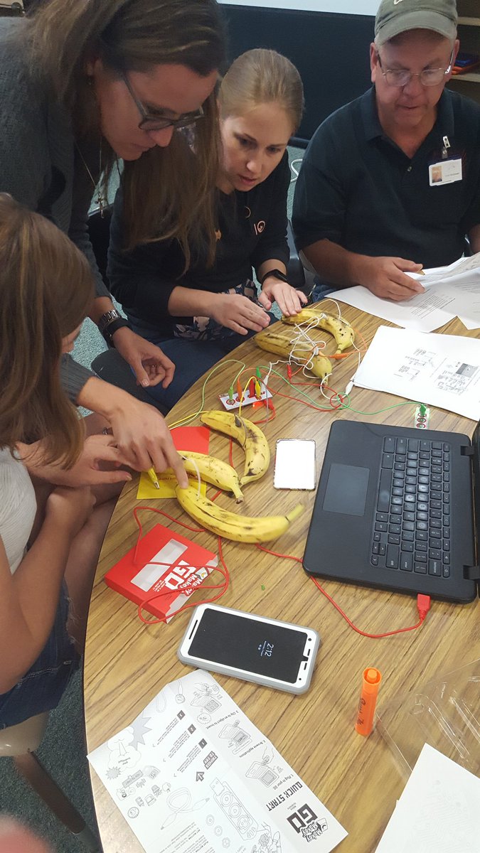 rhusbyn's tweet photo. Have you ever wanted to play an instrument but could not afford one? Turn some bananas into music with Makey Makey instead. #TechJumpstart https://t.co/U7UxqU7dve