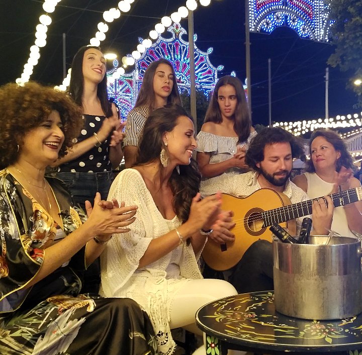 AndaluciaDFiest's tweet photo. Llega la hora de poner en práctica el plan 3D: #desconecta #disfruta #descansa. Y @ADFCanalSur te lo pone fácil... En 15 minutos en @canalsur las historias que dan vida a las fiestas de #Andalucía con @reyesprados @Tuttimarquez @QuinteroTeresa y @gemmacamachotv #ADF11 https://t.co/hw1Ykcy248