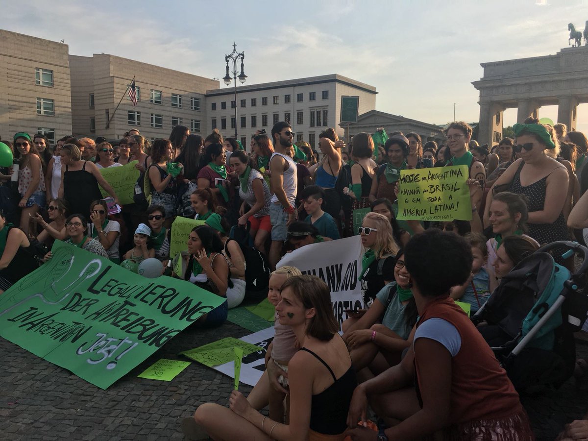MarchaOrgAr's tweet photo. #Alemania acompañando a las argentinas para que el aborto sea Legal, Seguro y Gratuito
#CoberturaColaborativa #8A #QueSeaLey #AbortoLegalYa https://t.co/6cCzmocuwi