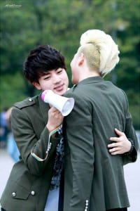 Karen66257150's tweet image. #TípicoQue army los shipee entre ellos...los shipeamos todos con todos pero al final sabemos que el namjin es el mas real nada fan servis