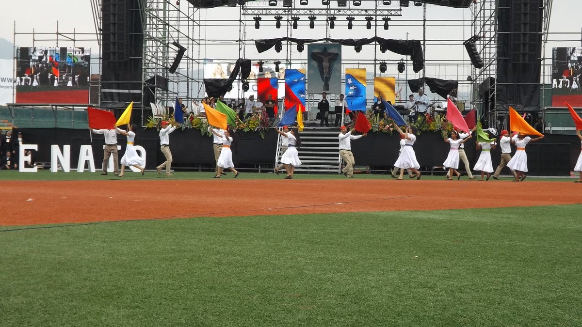 pjvenezuela's tweet photo. #ENAJO2018 Seguimos reviviendo #MomentosENAJO parte de lo que fue el Opening de nuestro 4to Encuentro Nacional de Jóvenes ENAJO Barcelona 2018. https://t.co/kp5kBnb4TW
