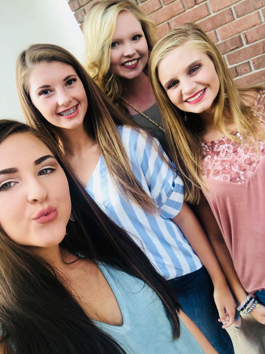 shoptheexchange's tweet photo. Tag us in your Back to School photos @shoptheexchange &amp; #shoptheexchange to be featured ❤️ https://t.co/2jrzOYUh2q