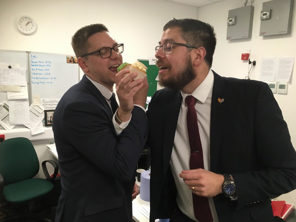 HolidayInnMcr's tweet photo. Celebrating with the #Manchester team a record-breaking July Overall Experience result as scored by our guests 97.03% #hotelsthatguestslove @HPSUKI @LifeatKGH #outstanding #proud #achievement https://t.co/hgIUWES5If