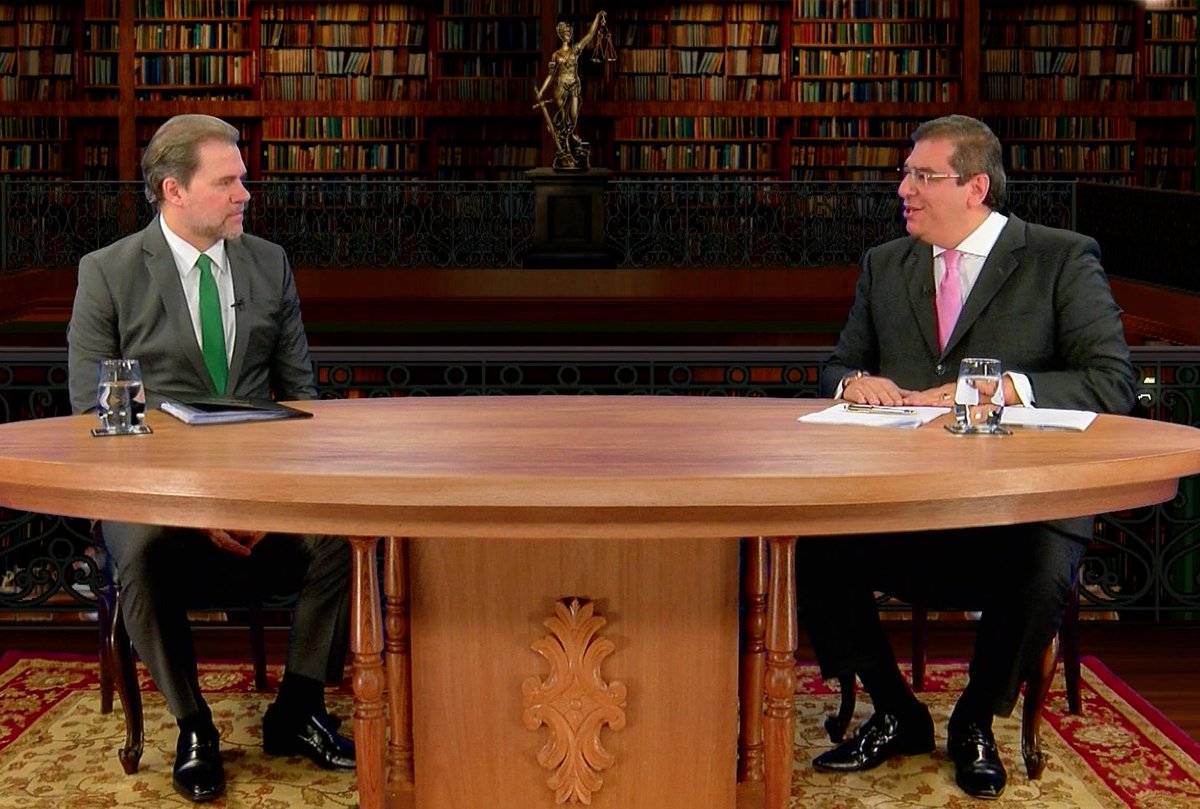 RedeTV's tweet photo. Daqui a pouco: estreia do programa #DataVenia com entrevista exclusiva de Dias Toffoli! Vai começar 00h30! https://t.co/AP0p80FF2X