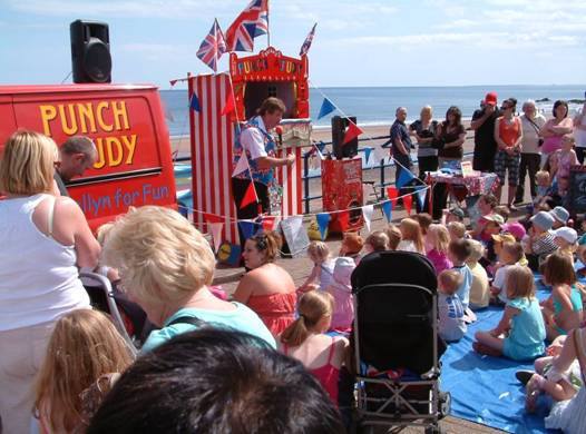 BorderIceRink's tweet photo. What's on this Wend; Thurs; @coldstreamfest ride to Flodden 🐎 Fri &amp; Sat; @Stowedoutfest 🎵 Sat; #PeebleshireShow 🐮 Sat; Wild Tree Adventuring @BowhilHouse 🌳 Fri - Sun; @spittalisgreat Seaside Fest inc #RockThePoint 🏖️ Sun; @doddie5ride 🚴🏼 #ScottishBorders #Northumberland https://t.co/DkgdSftVkM