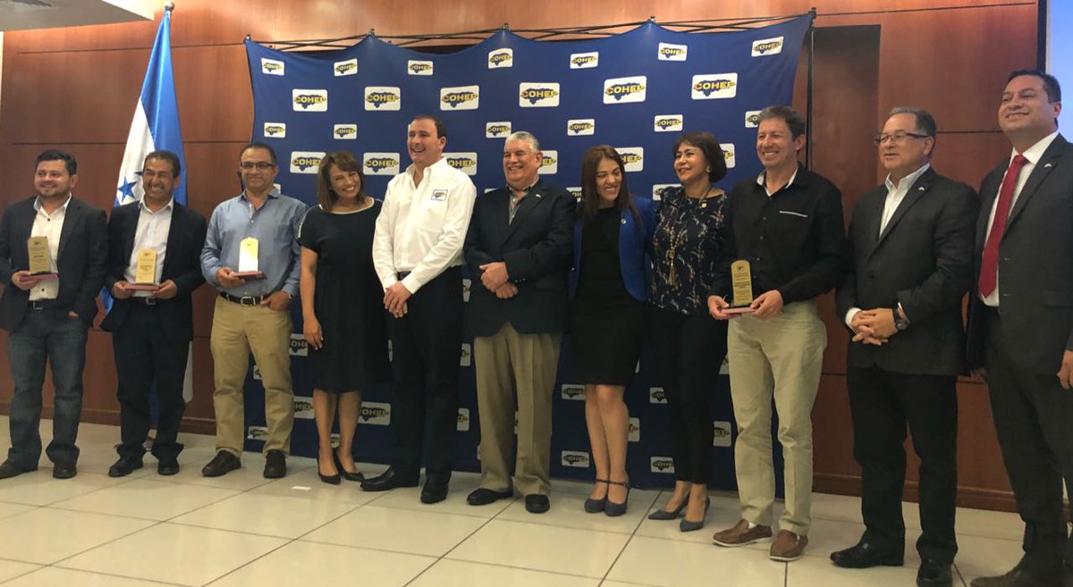 El día de hoy COHEP otorgó el reconocimiento "MIPYME DE HONDURAS" a dos instituciones clientes de la Fundación Covelo, COCAFELOL y COMSA, por su valioso aporte en la gestión de negocios en el sector cafetalero de nuestro país Honduras. ¡Muchas felicidades queridos amigos!
