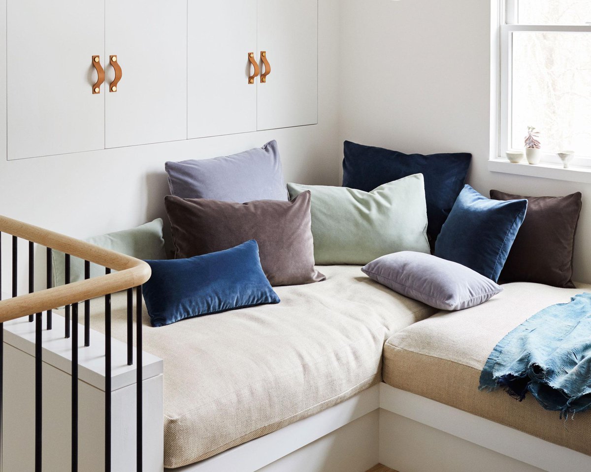 The coziest corner in the house didn’t earn that title on its own. Enter the @maharam Cotton Velvet Pillow Collection. Shop now. hmlr.co/tyXTOx