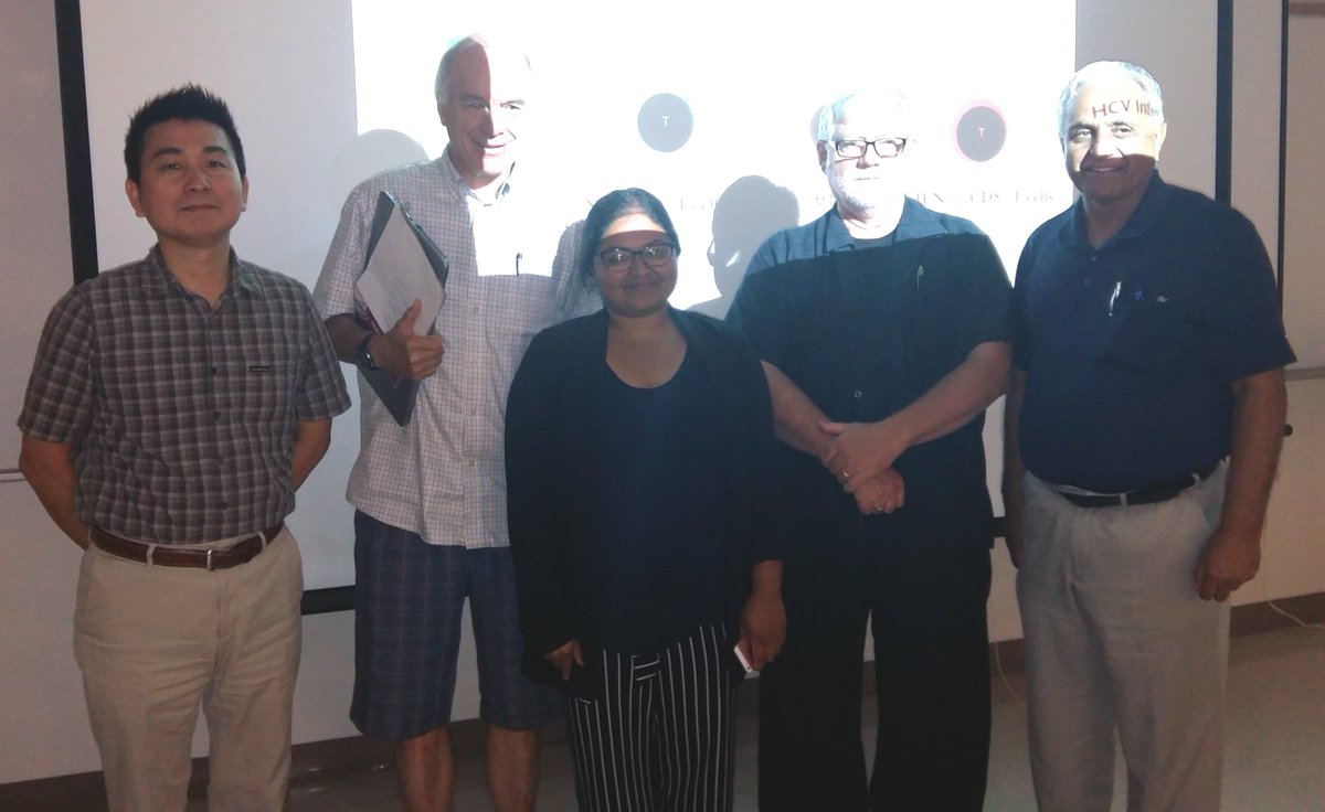 LeeLab_uOttawa's tweet image. My friend Ahmed, we met 20 year ago at uOttawa as graduate students. His daughter finished her thesis defense today. What an emotional moment!!