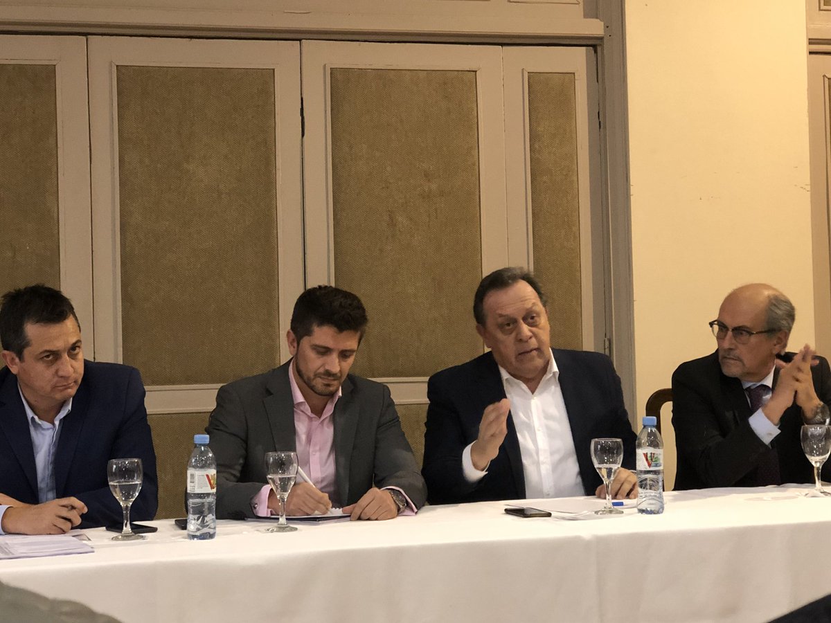 Reunión del sector privado con el ministro de turismo de la nación Gustavo Santos. Acompaña <a href="/SebaGiobellina/">Sebastián Giobellina</a>  presidente de <a href="/PrensaTucTur/">Institucional Tucumán Turismo</a> y <a href="/HectorVinuales/">Hector Viñuales</a> presidente de nuestra cámara.