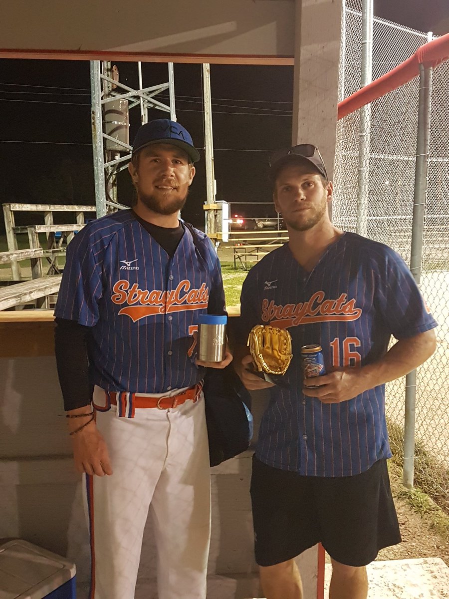 StrayCats_Meow's tweet photo. Not a better looking pair. Silver Bullet Slugger on the left @geerab27, gold glove on the right #TwitterlessMitch! #CarereHairDoNight #OVWednesday @ShayneRoss61 hit the #Jewel https://t.co/nyjSKTwsjE