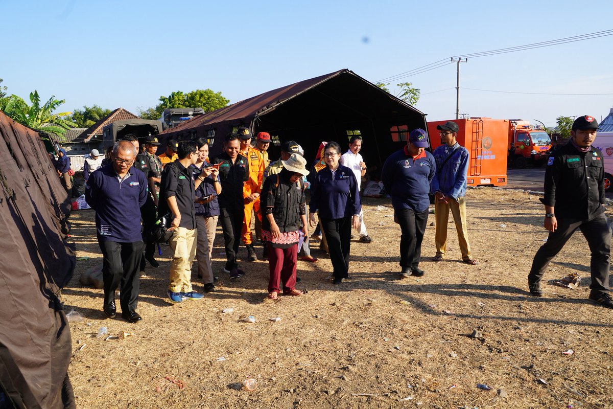 KemenkesRI's tweet photo. #RilisSehat

Kemenkes Kirimkan 3,5 Ton Obat untuk Korban Gempa di Lombok @KemenkesRI 

#SaveLombok
#PrayForLombok  

https://t.co/Sh40p7qh90 https://t.co/7bBj5RdVtD