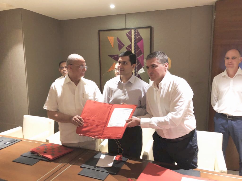 #IFFCO’s Jt MD Sh.@KapurRakesh signed an MoU with Punjab Bureau of Industrial Promotion & Congelados De Navarra @CongNavarra for the food processing project. DG, Berito Jimmez along with Chairman #IFFCO Sh. BS Nakai were also present. @invest_punjab @PunjabGovtIndia @PMOIndia