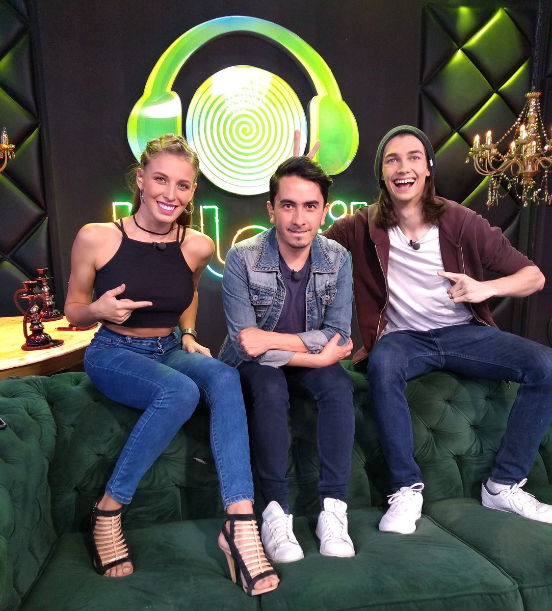 telehit_musica's tweet image. ¡Ya puestísimos @Luciana_Burkle, @raulgmeneses y @SoyAlexCzech para consentirte en #MaratonTelehit, pide tus videos ya, ya, ya! 🤟😛😋🎶 #TípicoQue