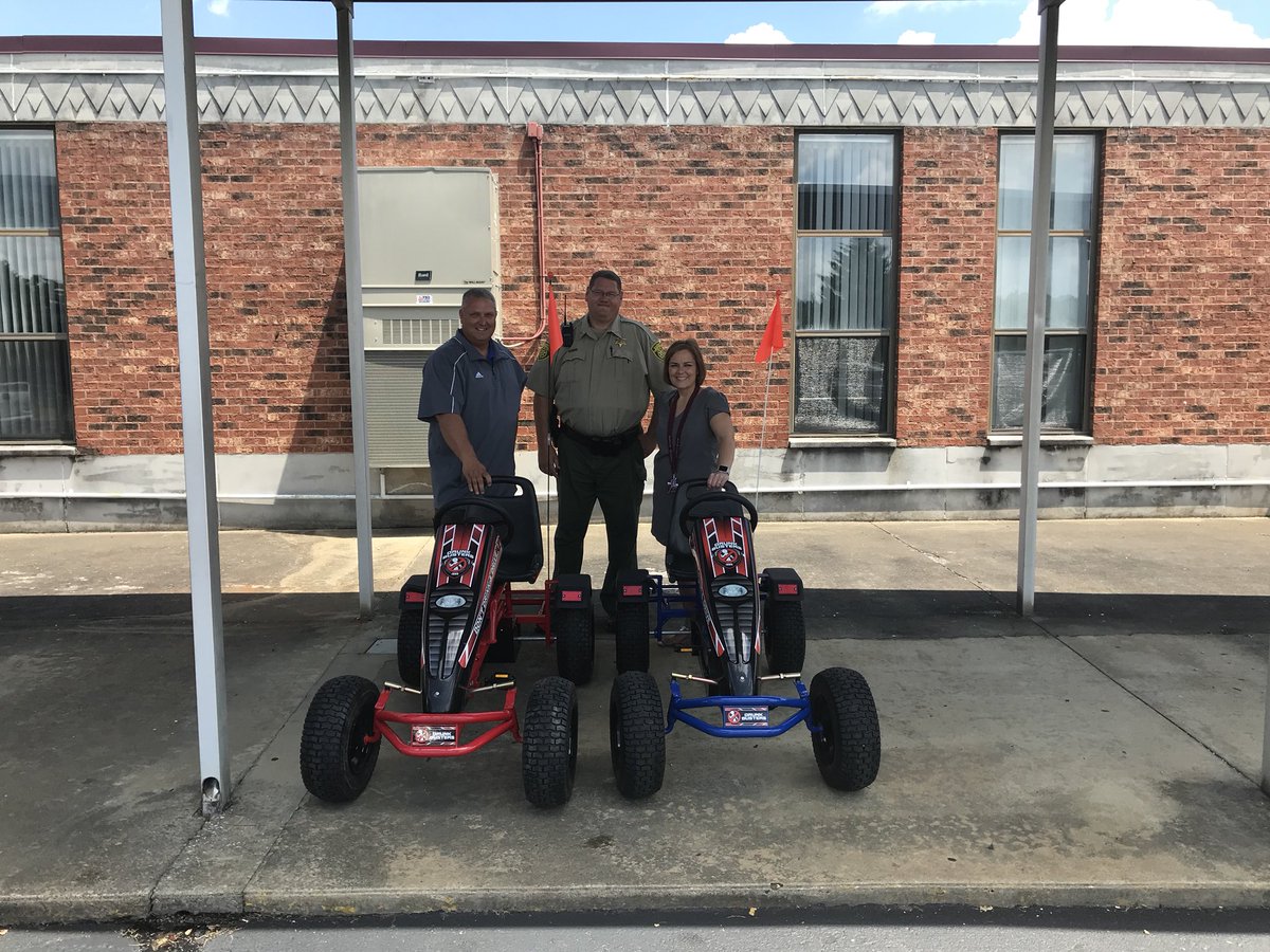 HoeseTerry's tweet photo. Thanks to the Greene County Sheriff ‘s Office for supporting education. These will be used by Driver’s Ed for the next couple of weeks along with drunk driving goggles to show students the dangers of drinking and driving. https://t.co/JNoWMkXKqP