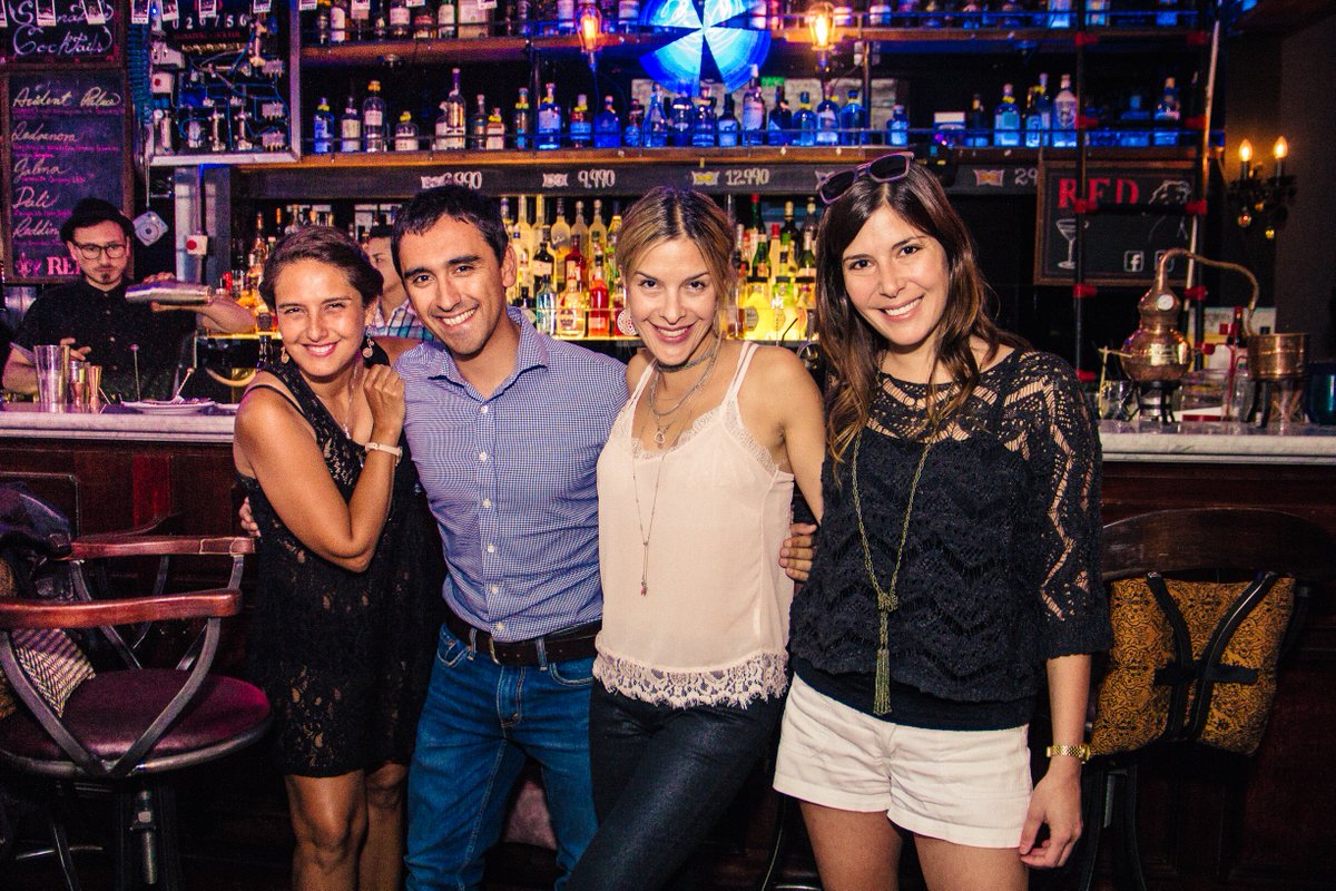 Siempre es buena idea venir a #RedLuxuryBar  ya sea en pareja o con amigos te la vas a pasar increíble #RedLuxuryBar #Bar #BestNight #NightLife