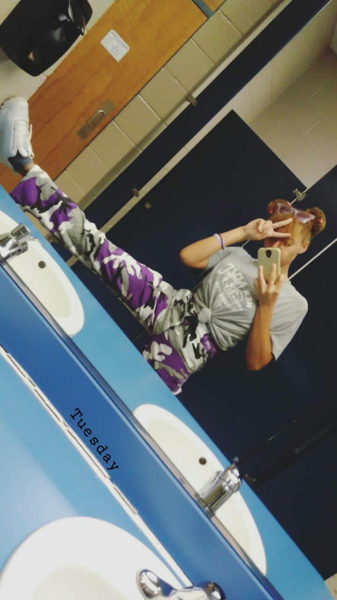 yayROUyay's tweet photo. I'm so OFFENDED!!! I post my ootd on my ig story an my guy friend legit put "Gym??" LIKE NAH FOOL DOES THIS LOOK LIKE A "GYM" OUTFIT!?! 😒😤 
LIKE SOMEONE TELL ME I'M NOT CRZY AN THIS DOES NOT LOOK LIKE A "GYM" OUTFIT!!! 😣 https://t.co/FNIO6ZQ1JQ
