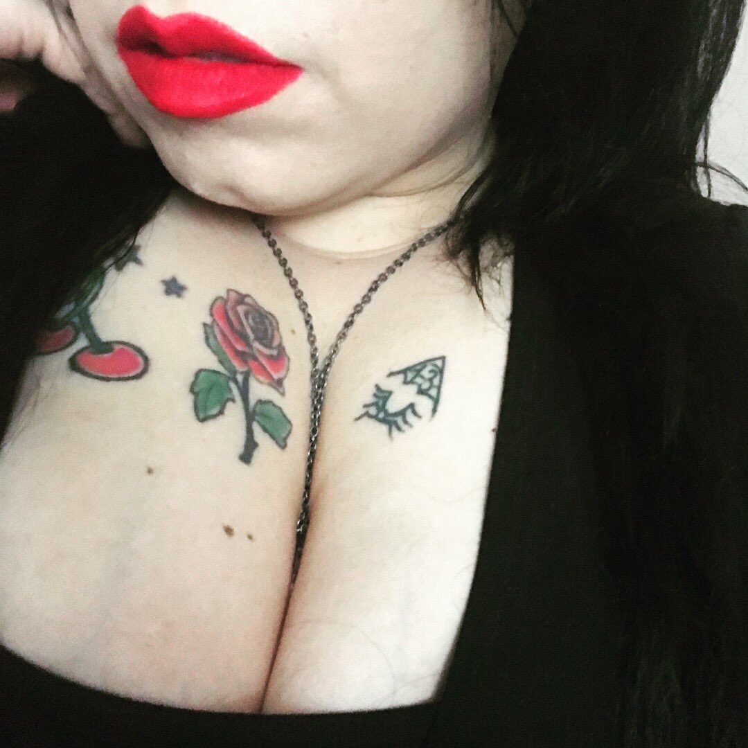misssnowwhitexx's tweet photo. Gothicc. π€π§π»ββοΈπβ #goththick #gothgirl #gothicc #gothicgirl https://t.co/8aJEOITWck