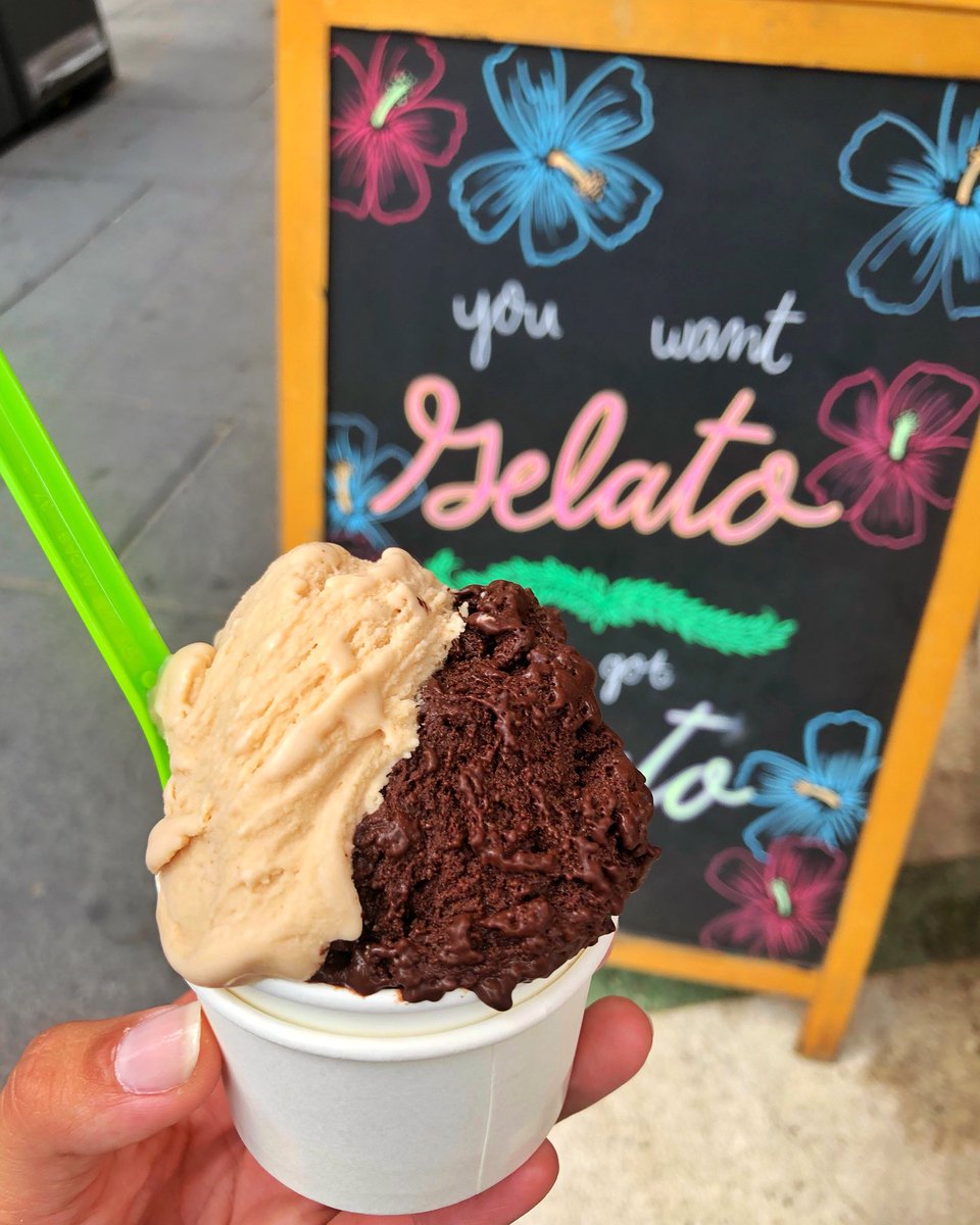 mackattackks's tweet image. Never settling for just one scoop 🙃🍨
.
.
•Hazelnut and bitter chocolate gelato from @capogiro_gelato•
#eeeeeats #icecream #dessert #sweettooth #gelato #yummy #chocolate #hazelnut #philadelphia #philadelphiafoodie #capogiro #nomnom #desserts #food #foodie #mackattackkss
