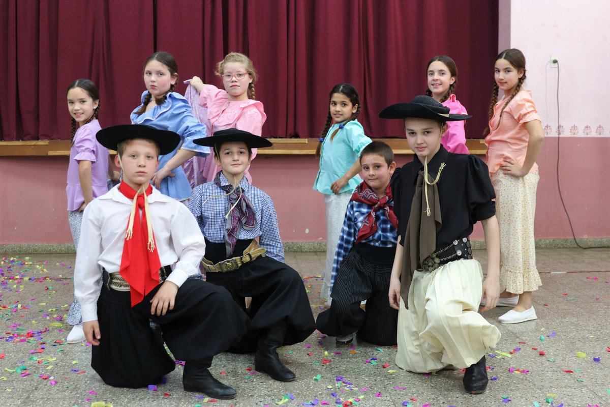 gobvillarino's tweet photo. Nuestro querido #TenienteOrigone cumplió 105 años desde su fundación y lo festejamos junto a los vecinos 😄🎂🎉
Mirá todas las fotos en nuestra fanpage 👉https://t.co/UeQ812pHR6 https://t.co/Mt0kIJWf5z