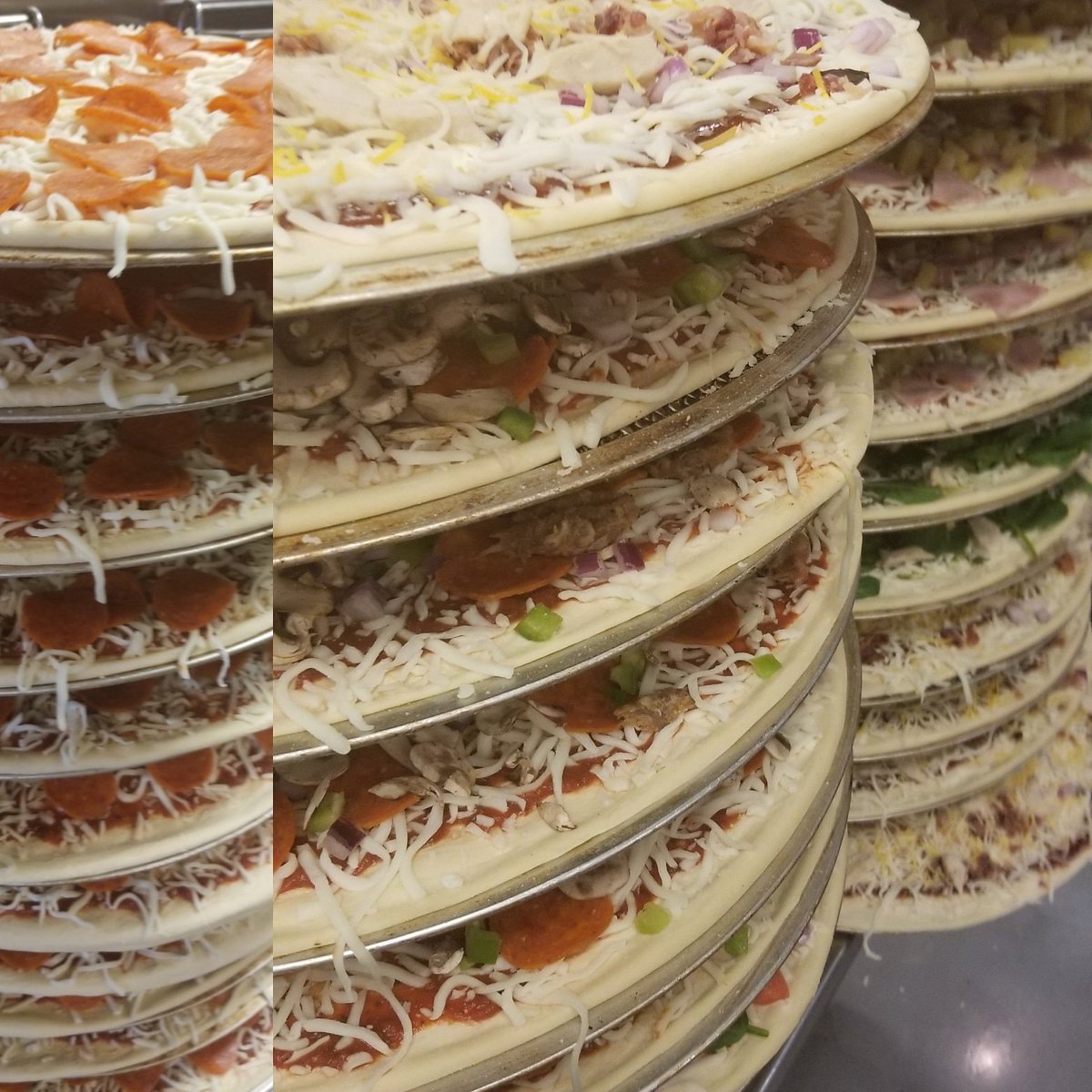 ZestyZzeeks's tweet photo. You want to feed your crew? No group is to big!! Call us and we will help you out.
12" 16" or 20" pizzas.
Pasta
Salads
Wings
#ahwatukee #tukee
#tempe
#Chandler
#ZestyZzeeks
#PizzaParty
#CompanyParty
#Catering
#wings
#pizza https://t.co/bTwomFgNbt