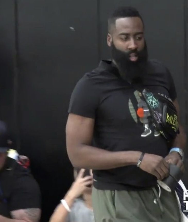 DkHHBa4UUAA2UI6.jpg:large