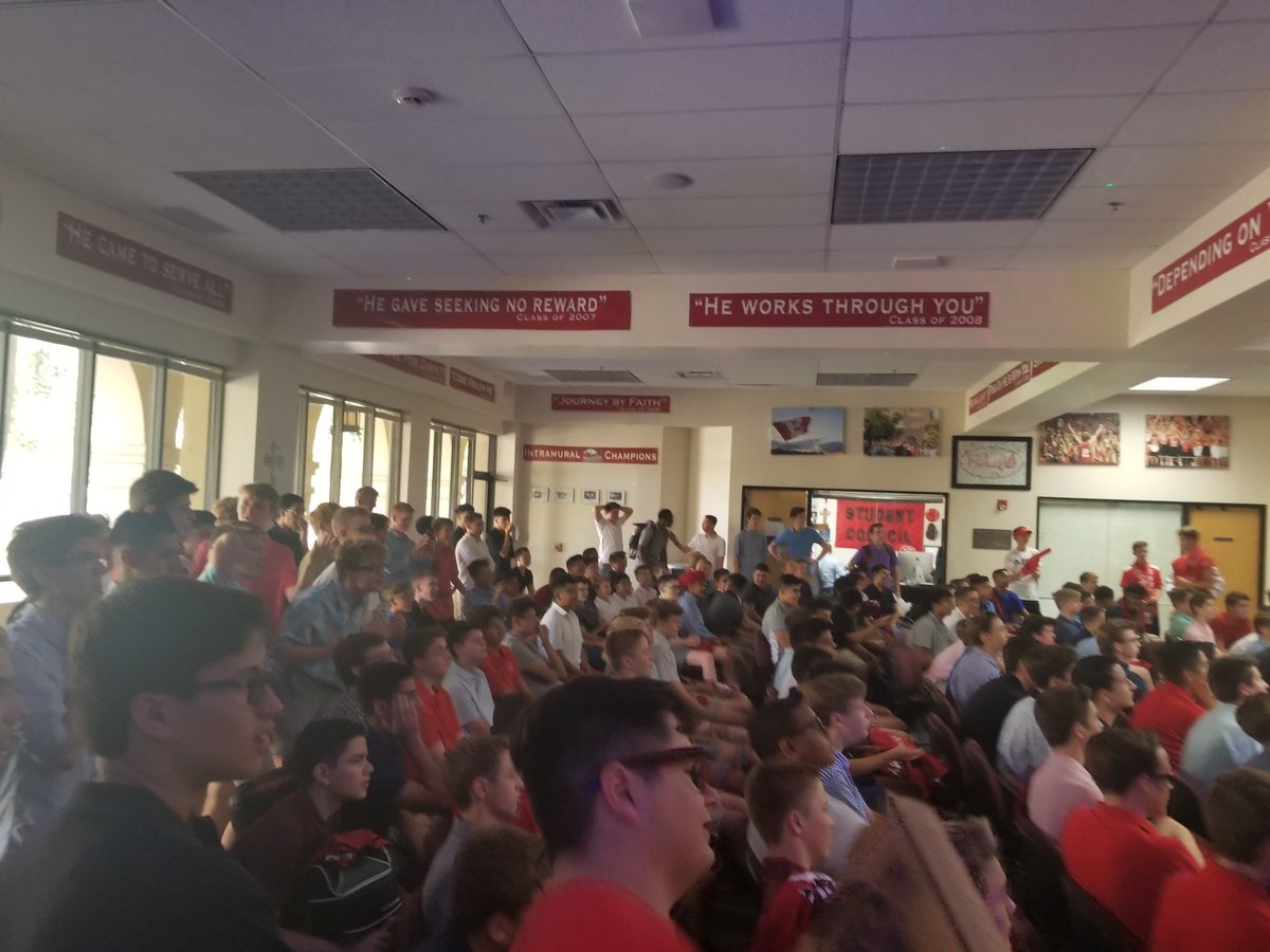 Had fun introducing Student Council and the whole Brophy community to all of the new freshman today! @BrophyNews @BrophySTUCO #omgrobots #orientationweek