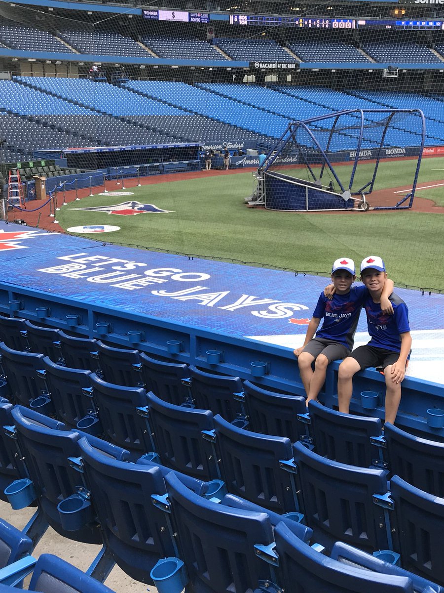 NewmanAlison11's tweet photo. #letsgobluejays https://t.co/BQfJq88iiT