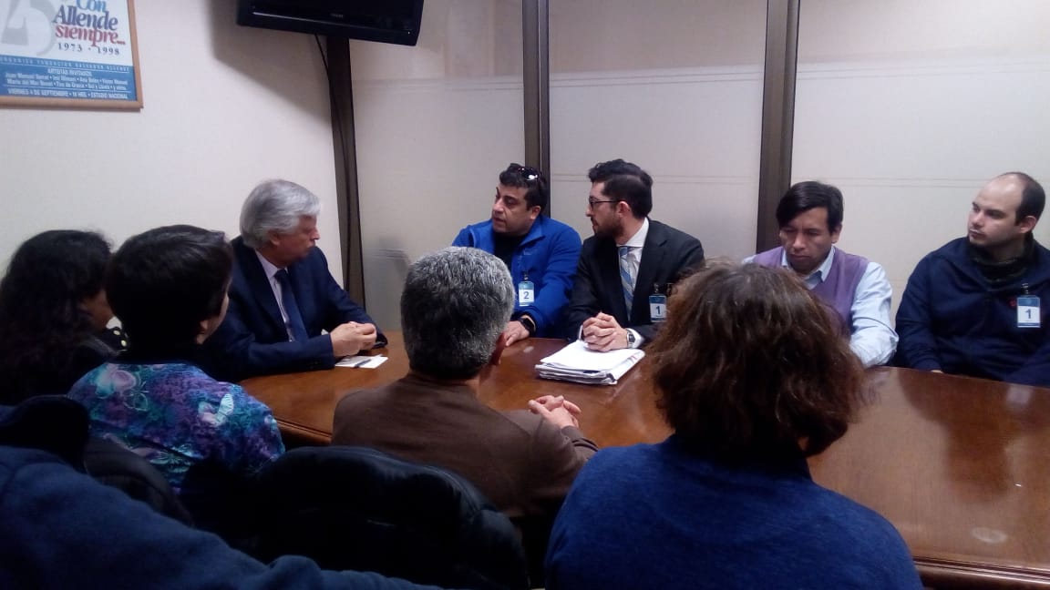 sindicatos_prof's tweet photo. Nuestra actividad de hoy en el Congreso. Reunión con el presidente de la Comisión del Trabajo de la Cámara de Diputados, Sr. Gastón Saavedra. Donde se le dió a conocer nuestra situación al día 29 de #huelgadavila.
@BioBioChileCuen @Cooperativa @CNNChile @adnchileradio https://t.co/1JSD7zl9Cr